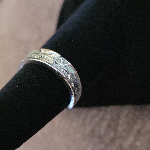 3/$30 Green Enamel Open Ring - Picture 3 of 6